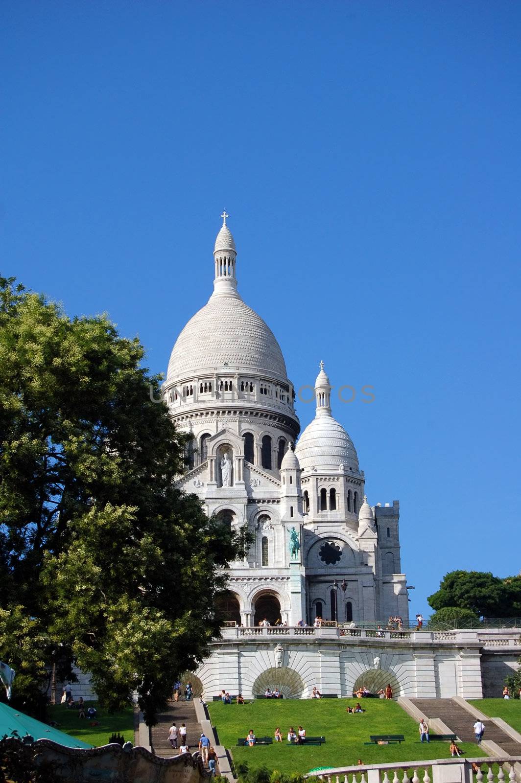 Sacre-Coeur basilica by photocreo