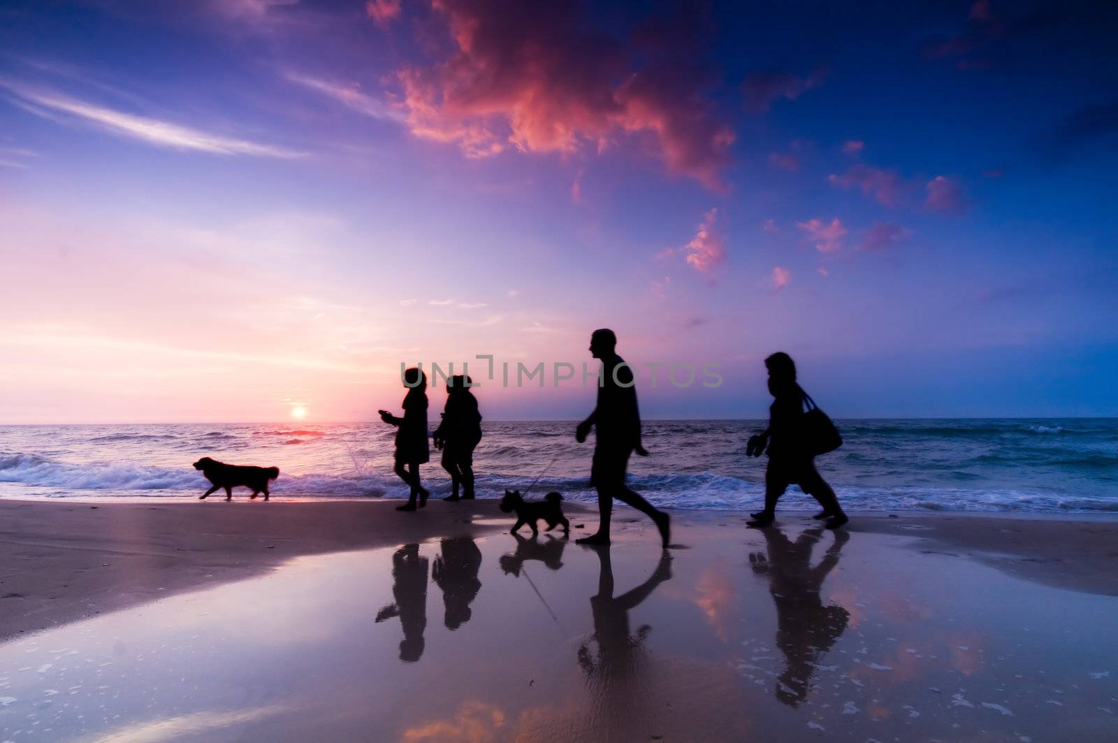 Family walk by photocreo