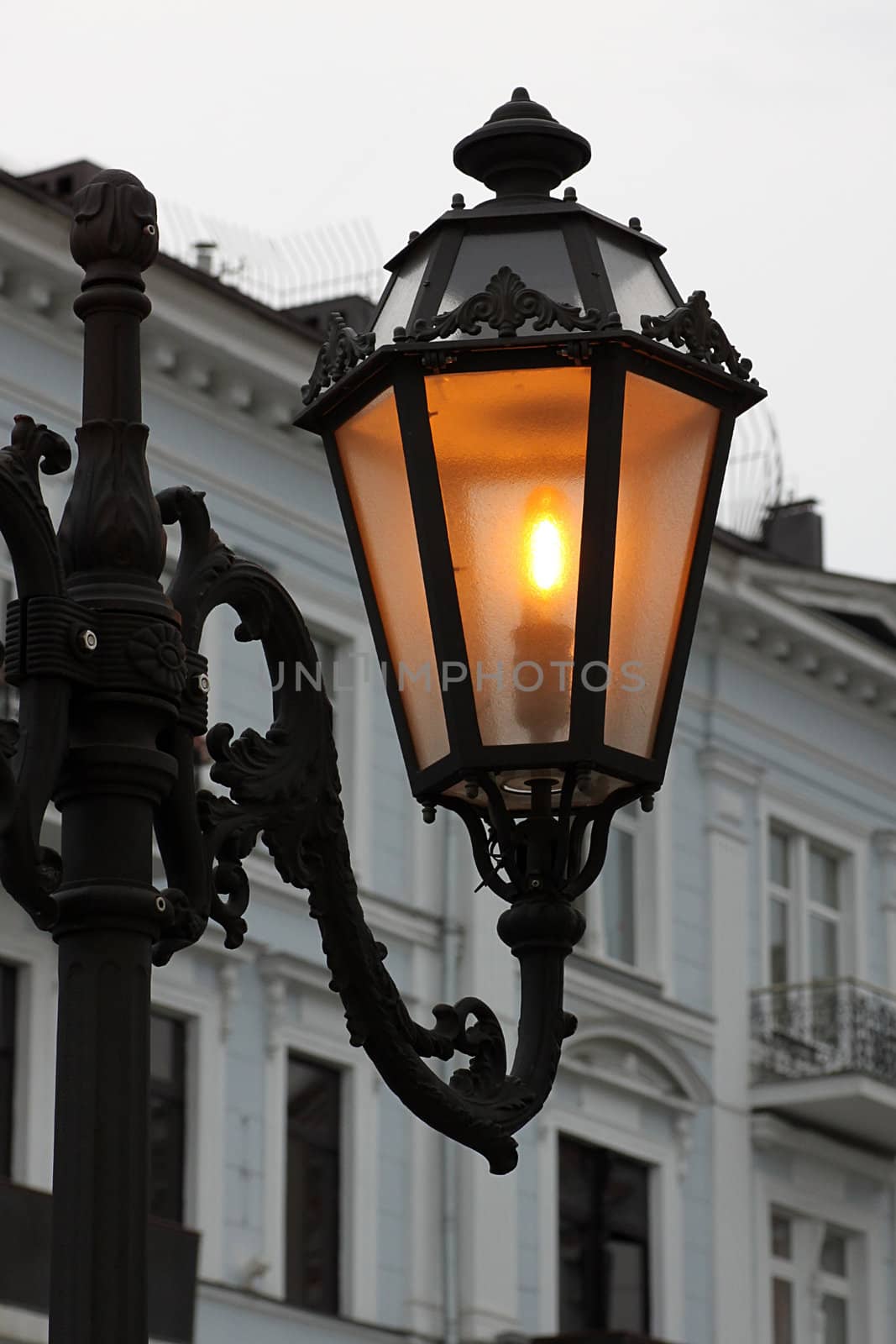 alight street lamp by romantiche