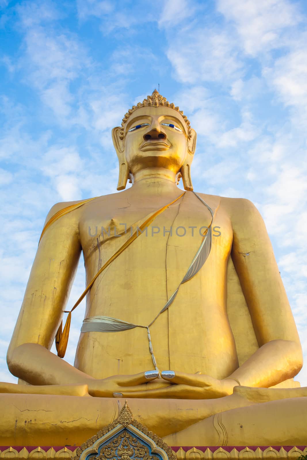 buddha statue and blue sky
