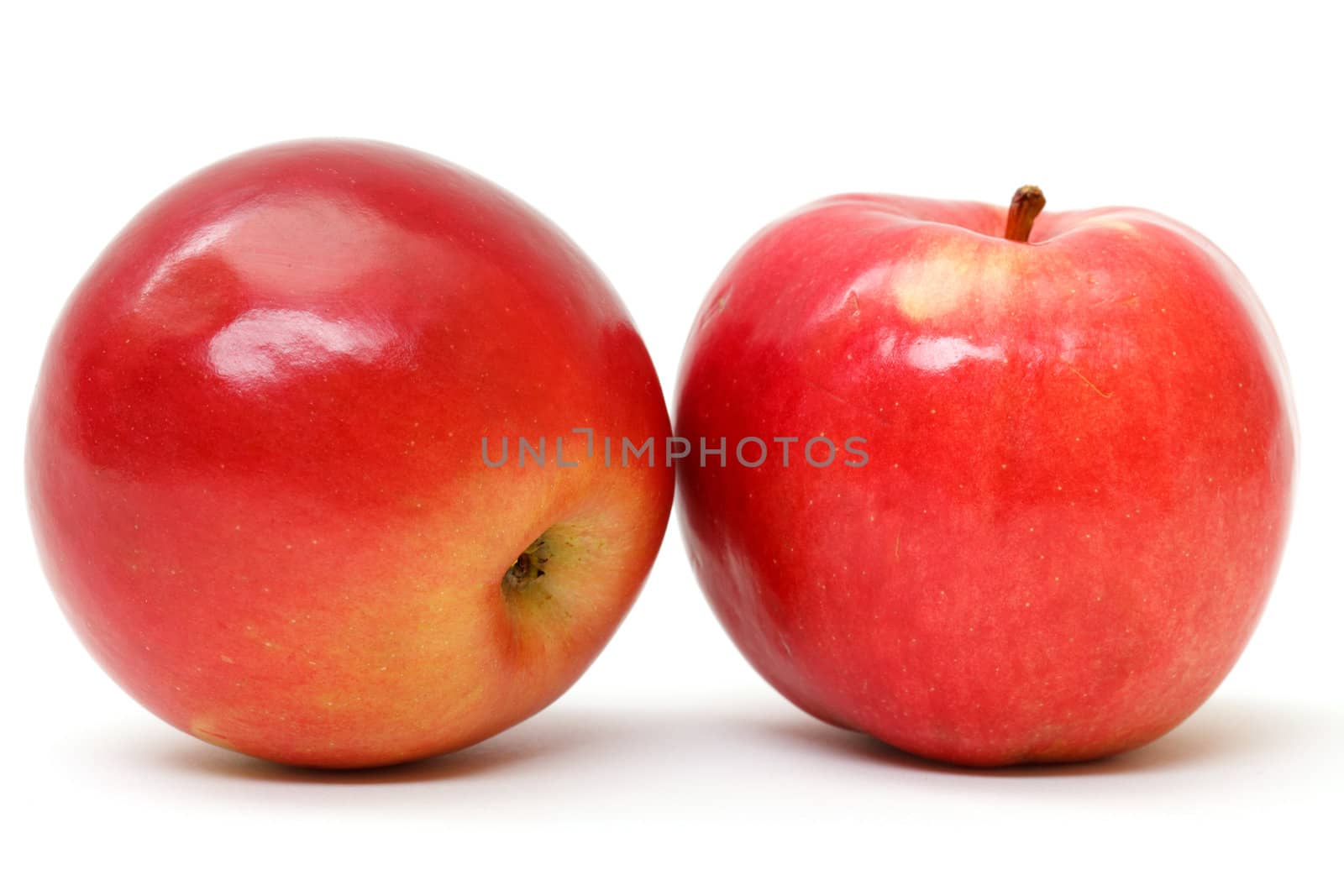 fresh red apples by Discovod