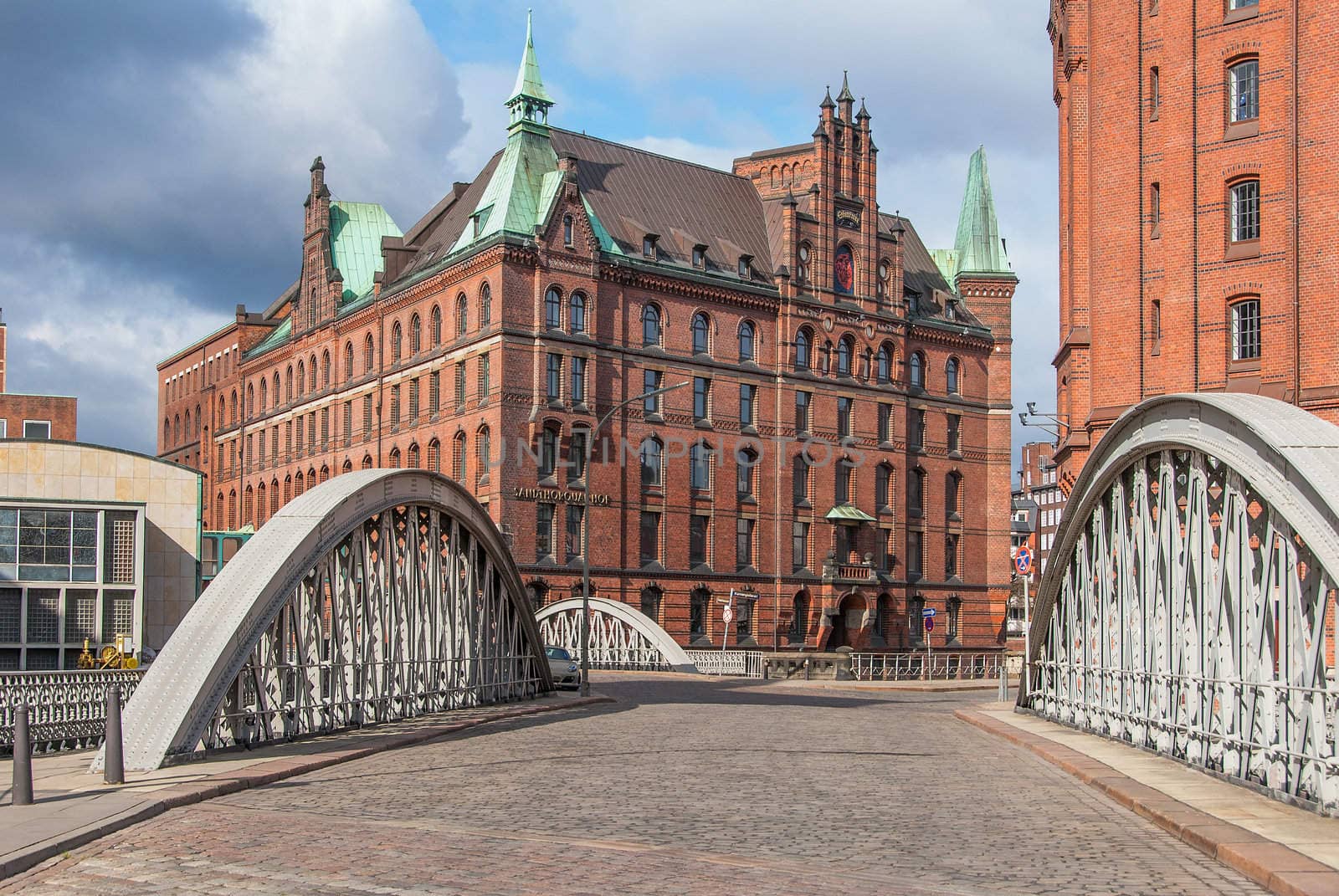 Old Warehouse District - Neuerwegsbrücke