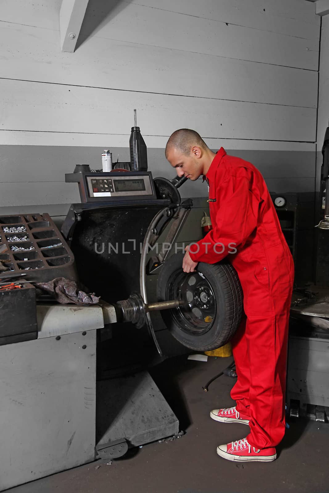 A working mechanist in a tire workshop.