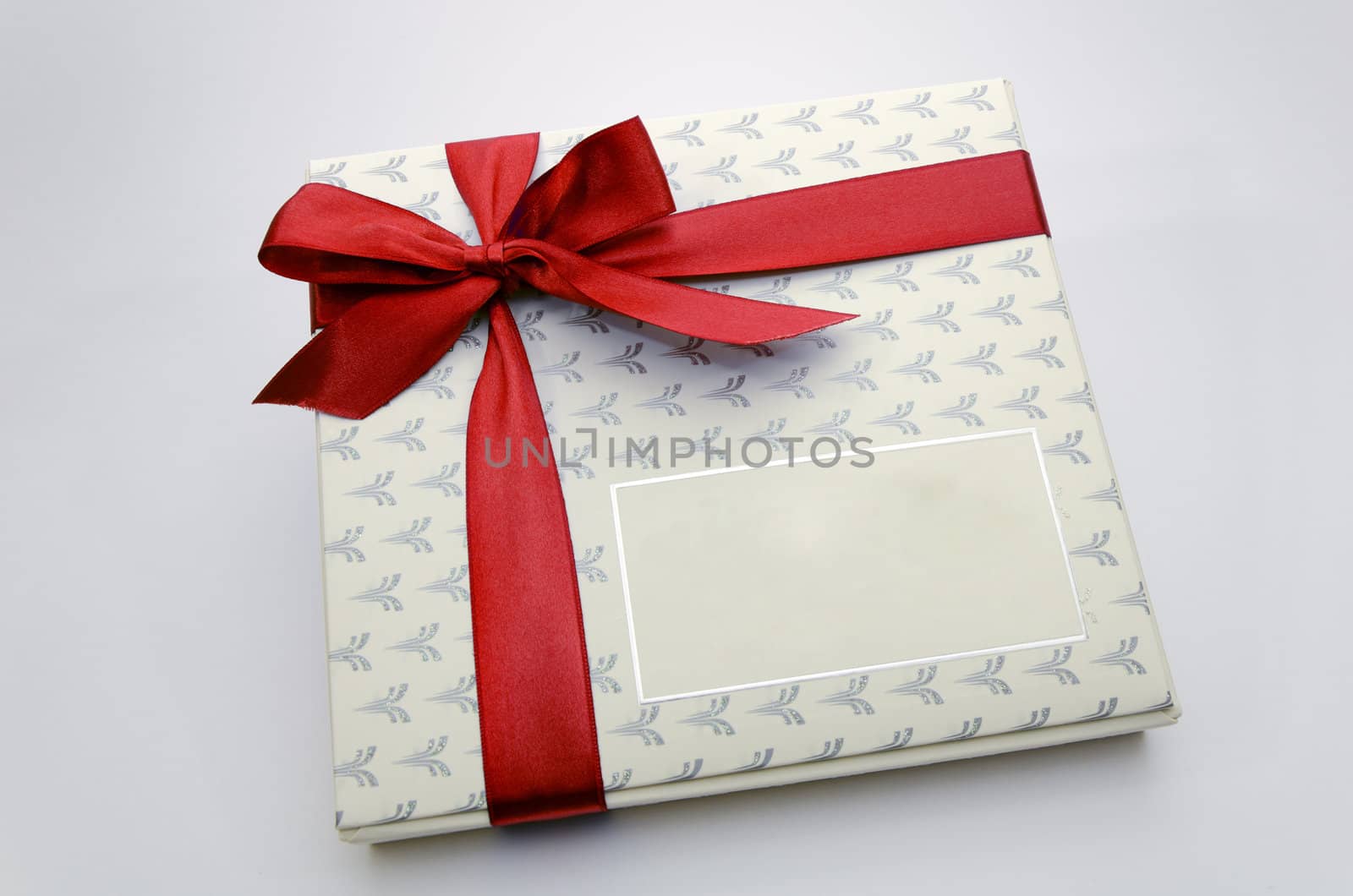 Printed over a red ribbon gift box