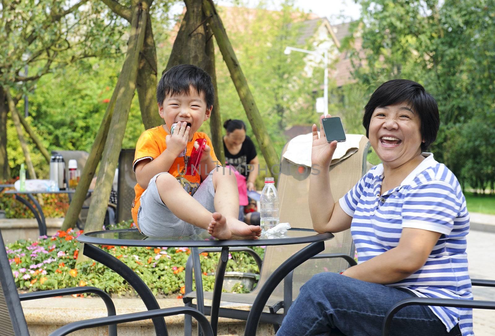 kid playing with his aunt