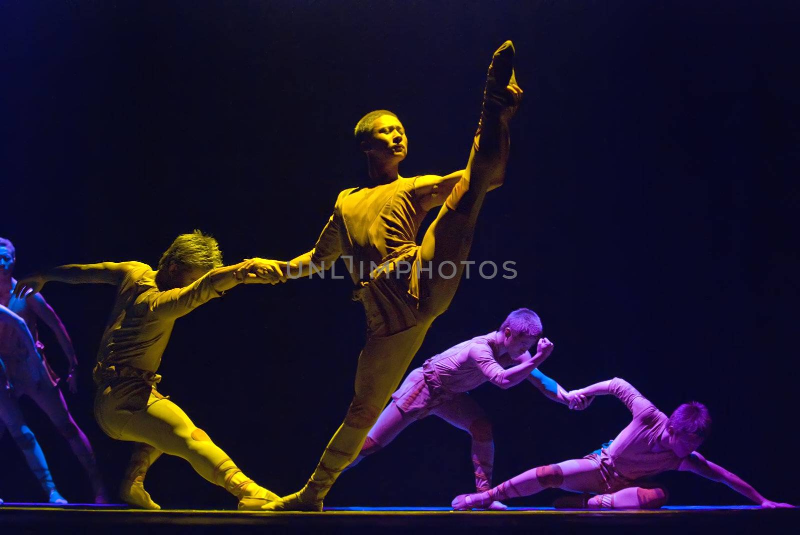 CHENGDU - DEC 10: Group dance show "Sculptures" performed by Zhejiang Song and Dance Theater at JINCHENG theater in the 7th national dance competition of china on Dec 10,2007 in Chengdu, China.