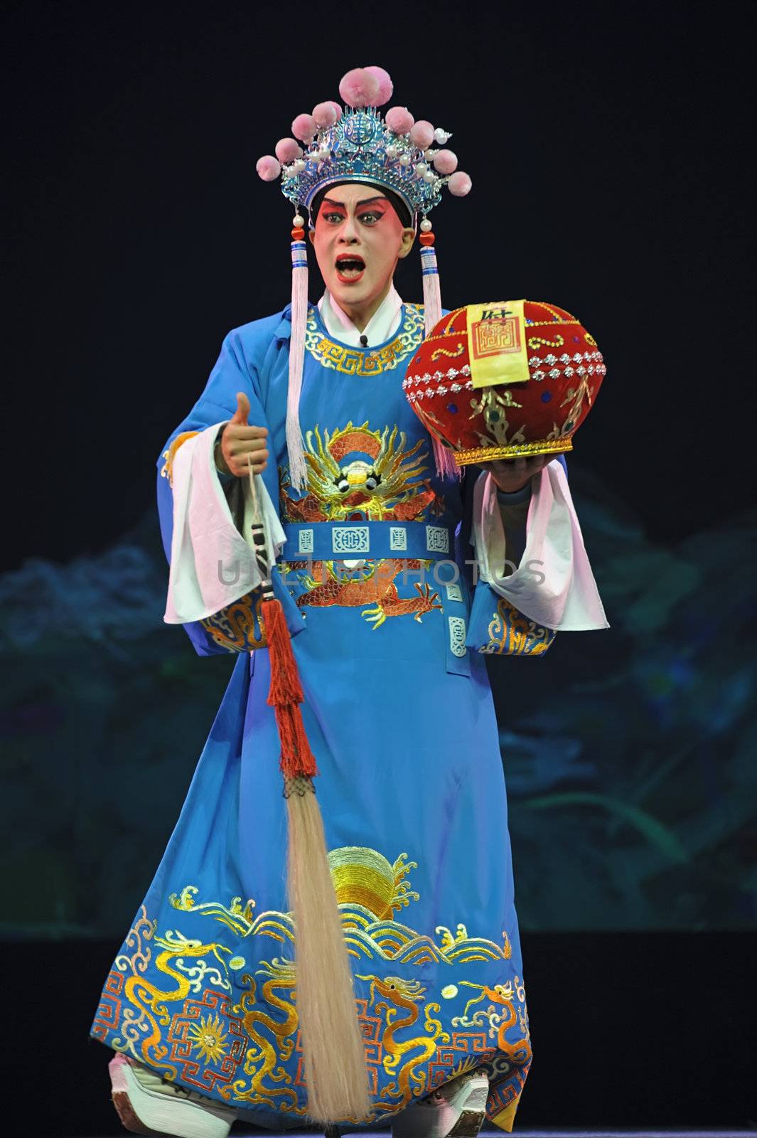 CHENGDU - JUN 5: chinese Sichuan opera performer make a show on stage to compete for awards in 25th Chinese Drama Plum Blossom Award competition at Chongzhou theater.Jun 5, 2011 in Chengdu, China.
Chinese Drama Plum Blossom Award is the highest theatrical award in China.