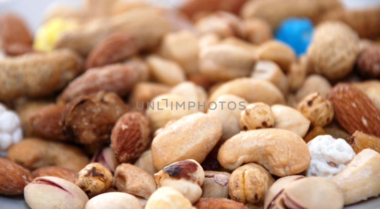 mixture of nuts and raisins