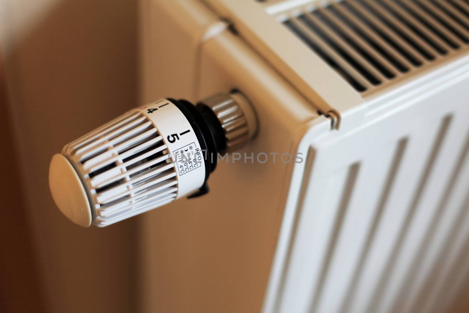 Control knob of a standard radiator is set to highest level.