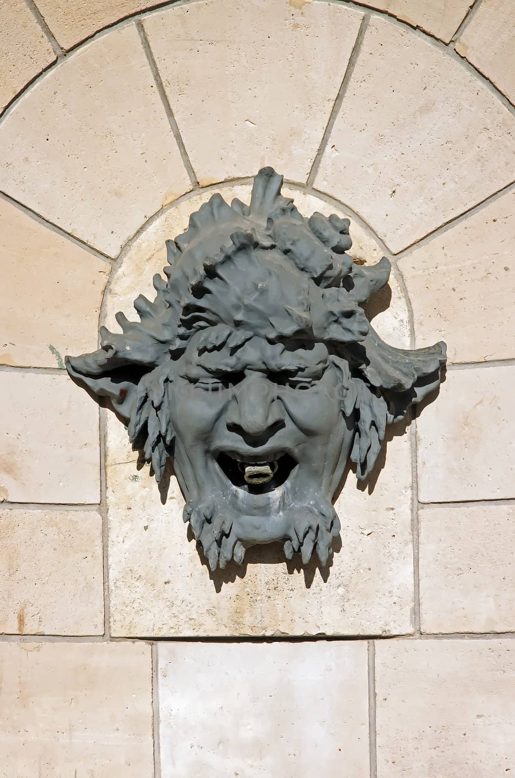 mask, decorative head of a fountain by neko92vl