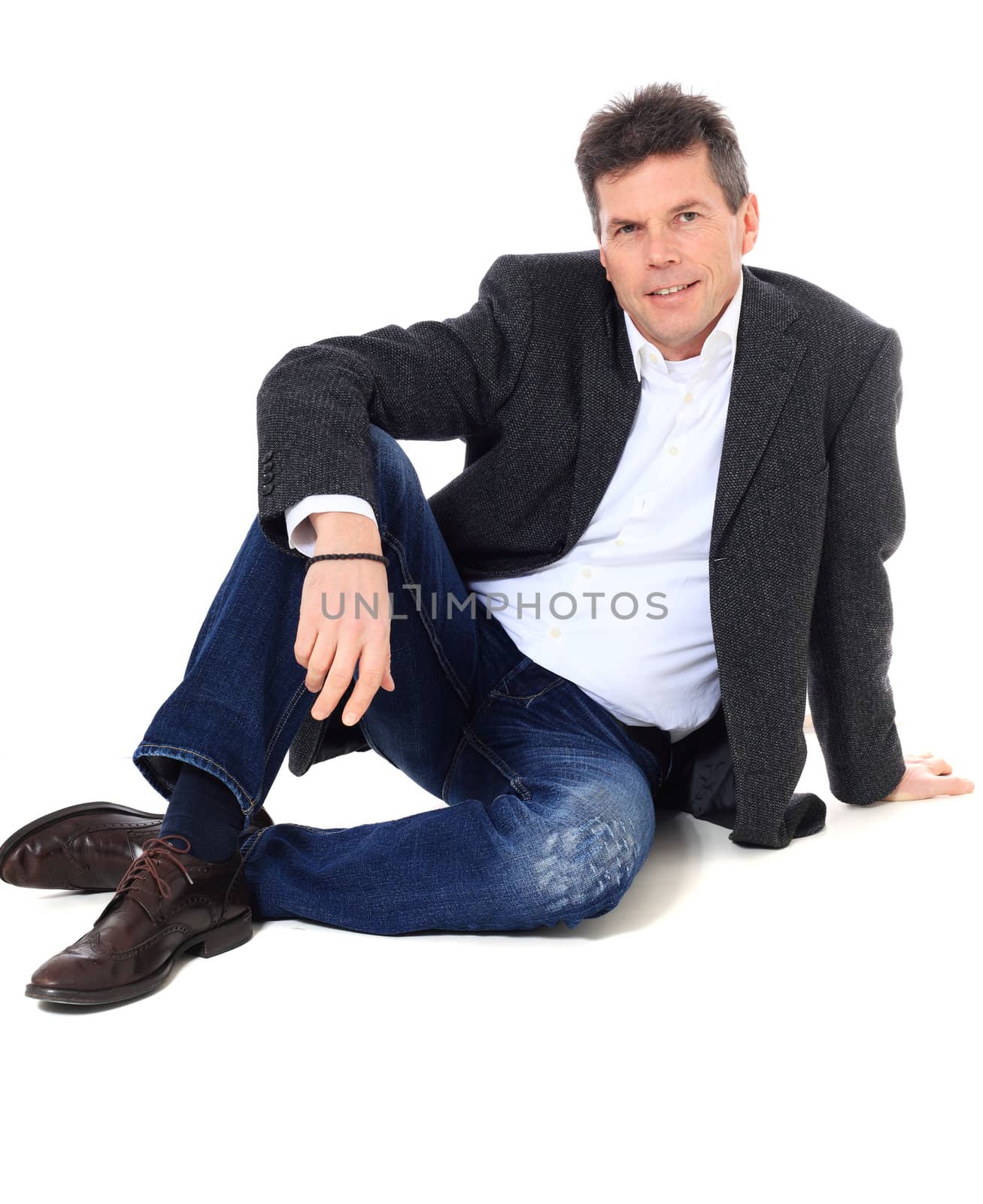 Man sitting on the floor by kaarsten