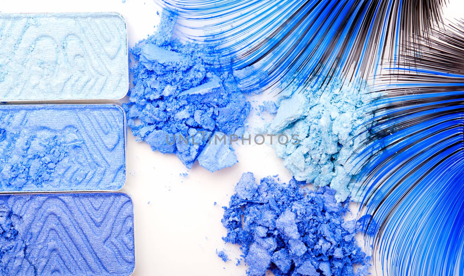 blue make-up eyeshadows 