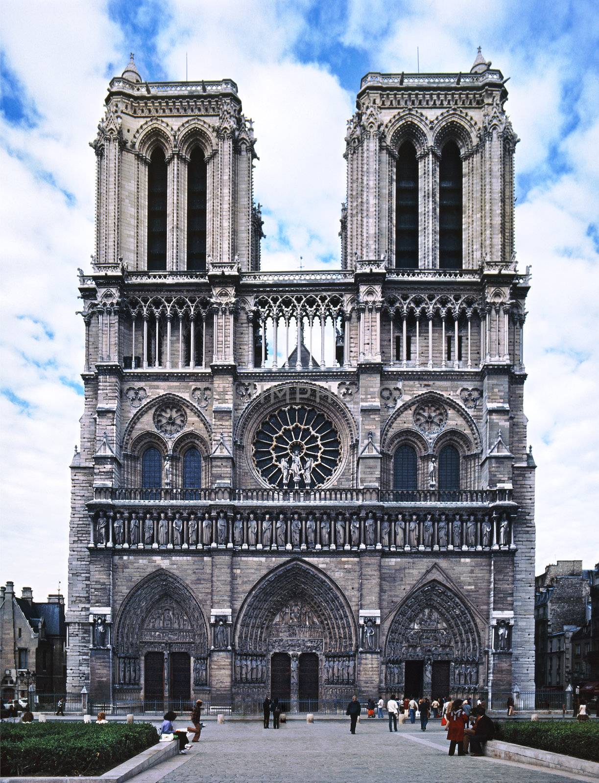 Notre Dame de Paris cathedral by f/2sumicron