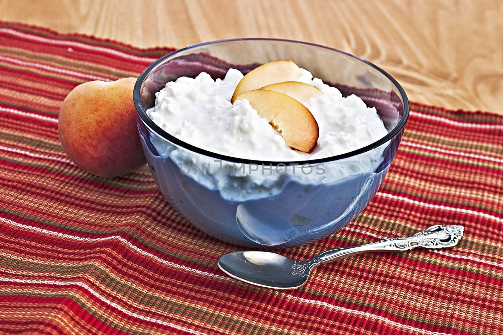 Bowl of cottage cheese and fresh peaches