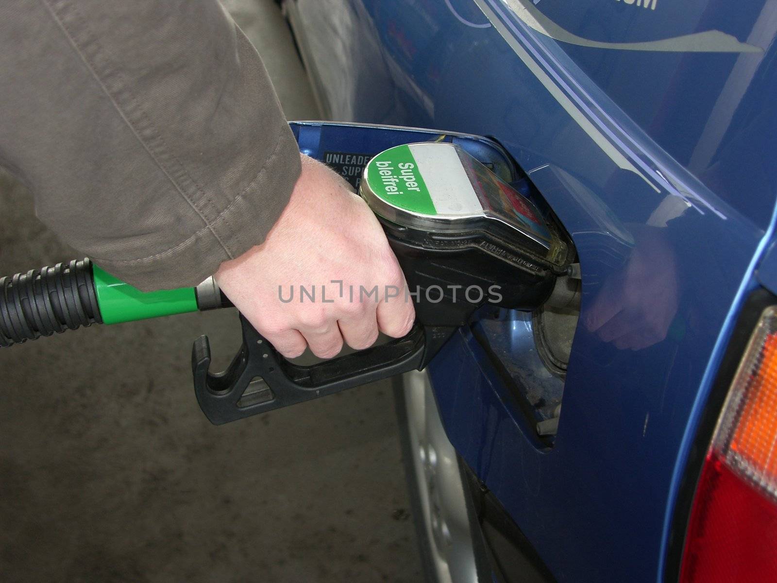 refilling the car with a gas pump by peromarketing