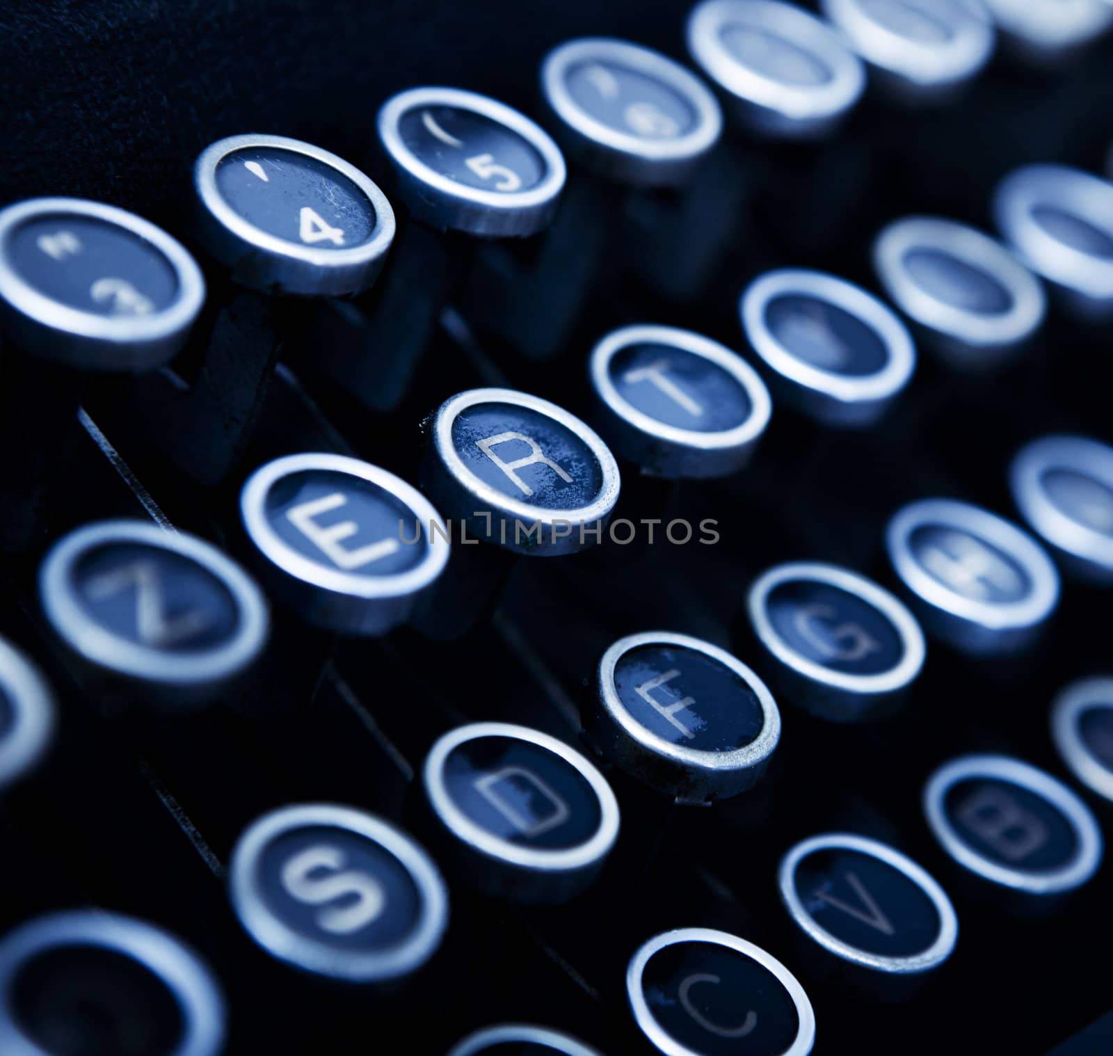 Close-up picture of a keyboard from a vintage typewriter