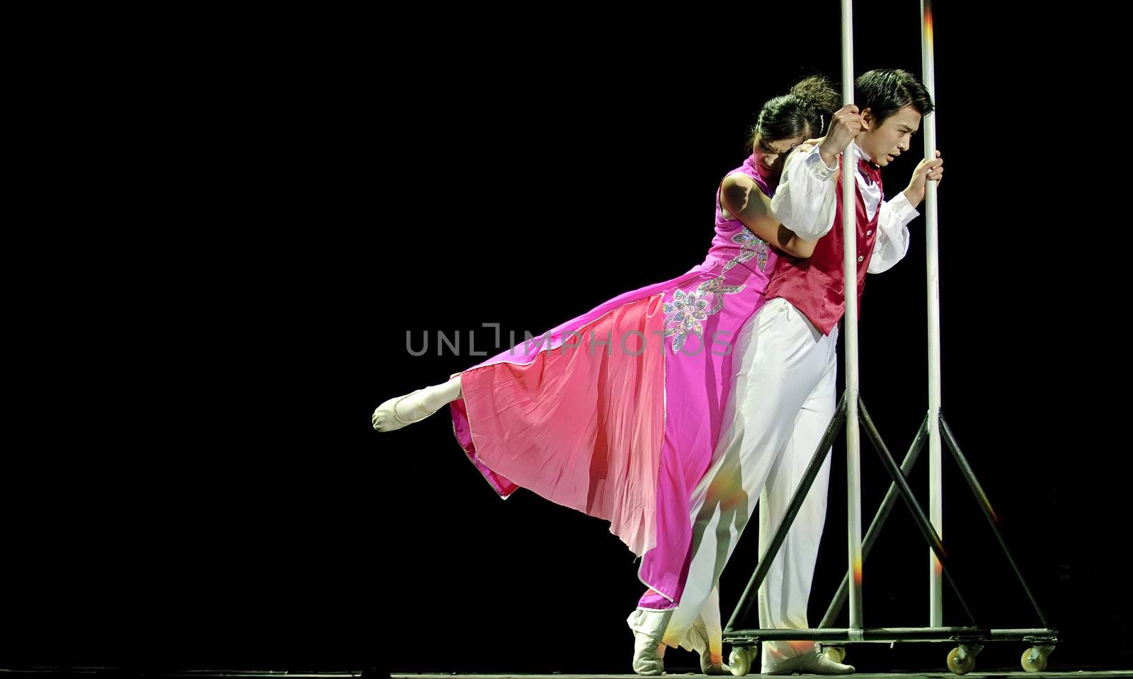 CHENGDU - DEC 13: chinese dancers perform modern Duo dance on stage at JINCHENG theate.Dec 13,2007 in Chengdu, China.
Choreographer: Ma Bin, Jiao Hongji, Cast: Ma Bin, Zhang Yu