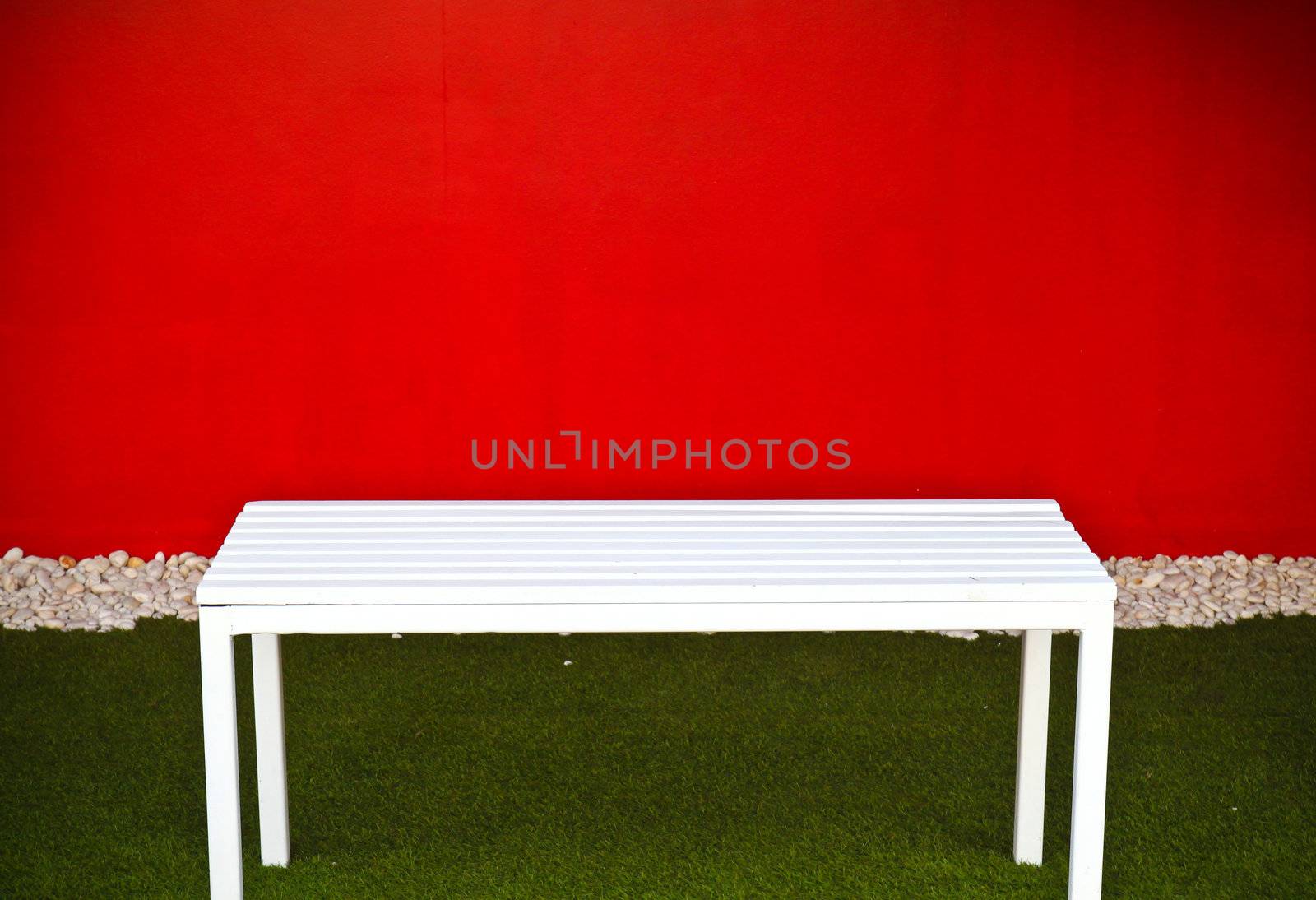 white bench by nuchylee