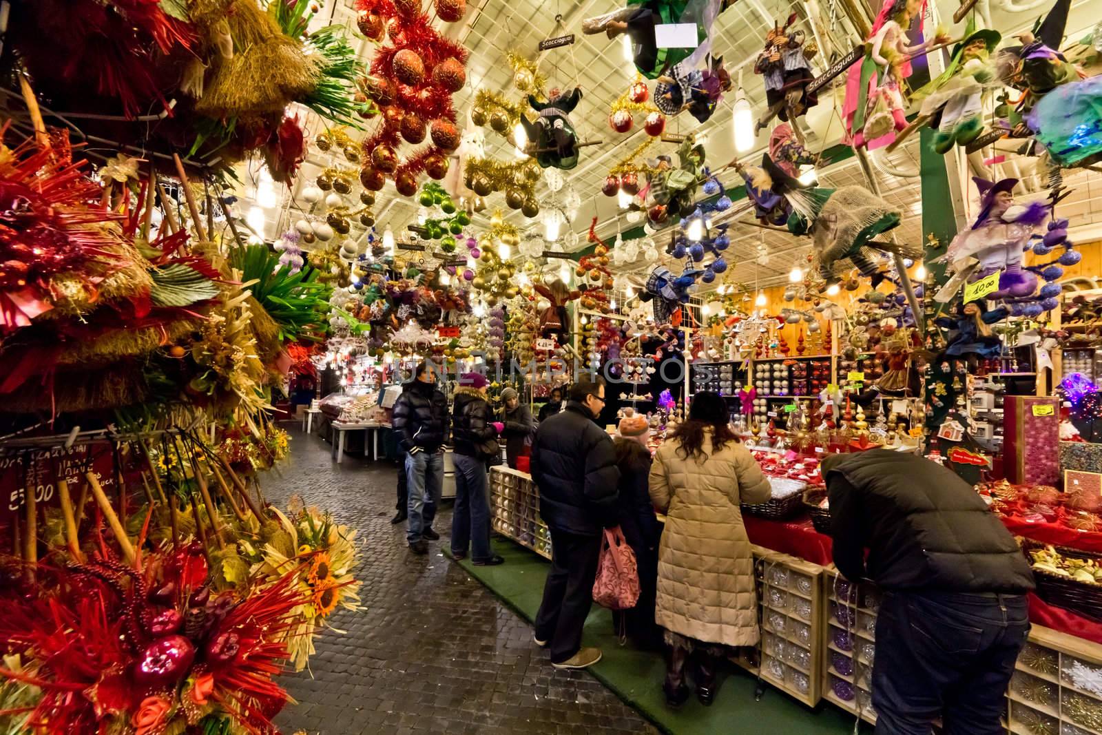 A flea market in the streets of Rome during Christmas time.