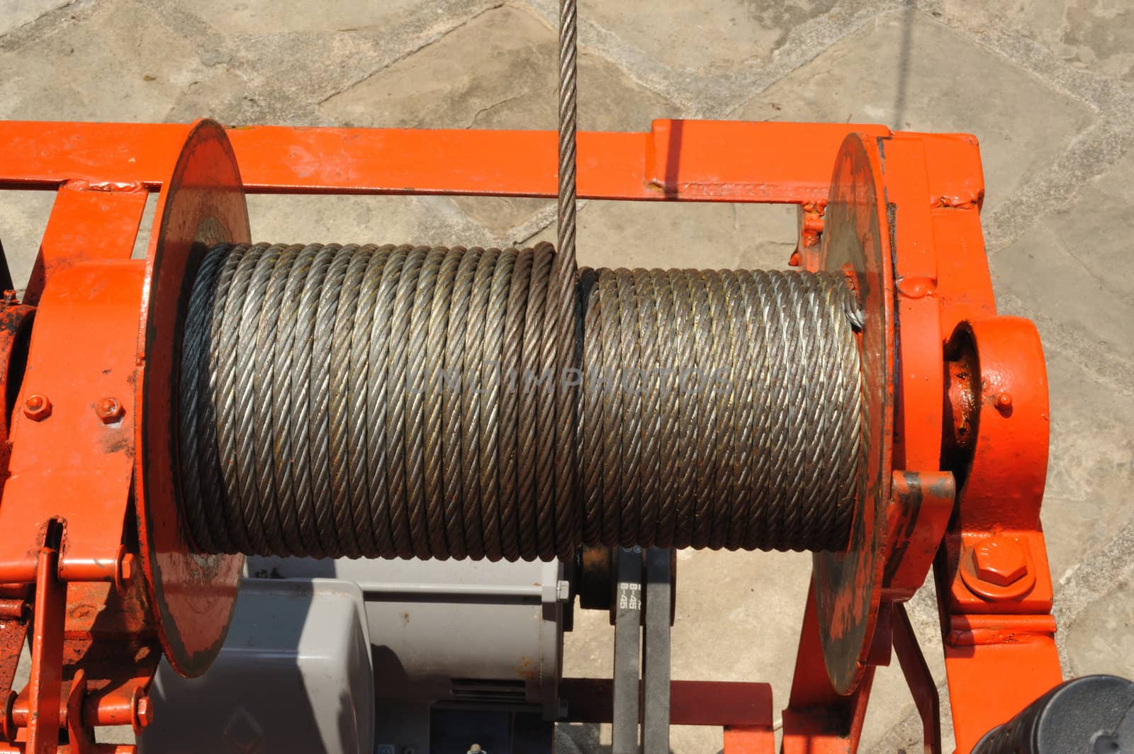 Industrial stage winch for construction.