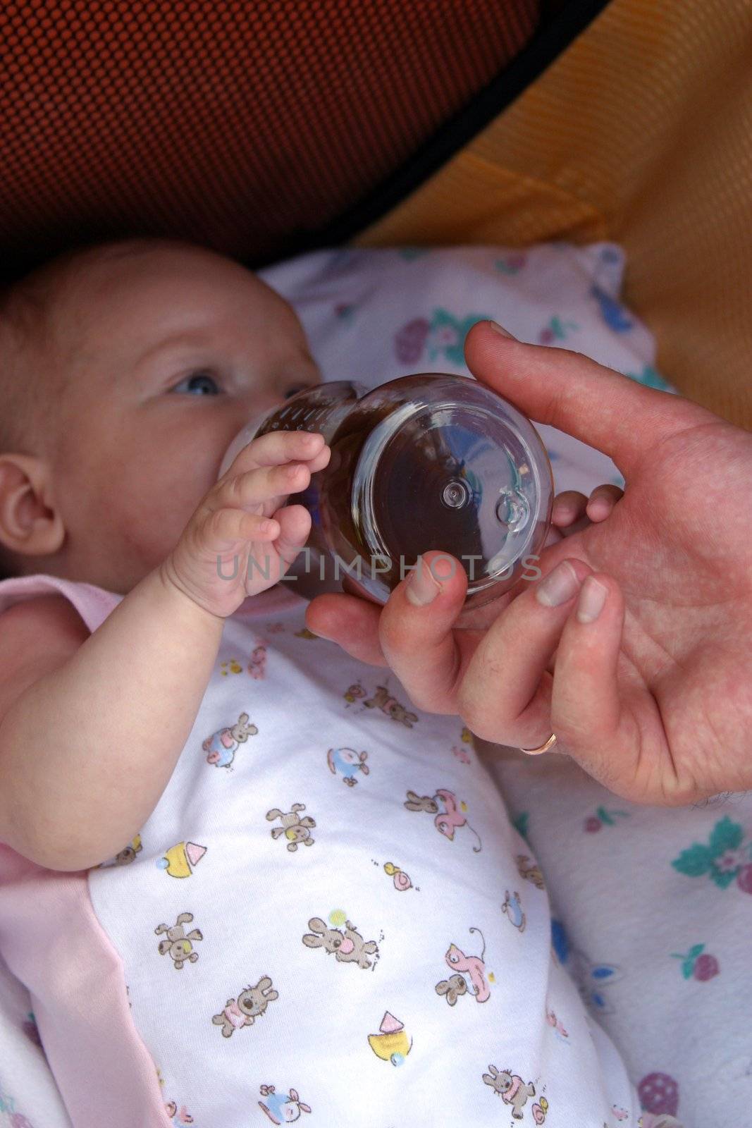 The image of a hand of the father and hand of the child