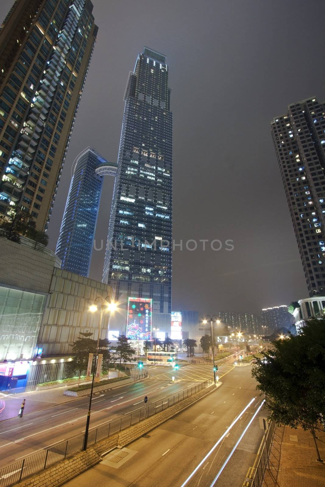 Modern city at night by kawing921