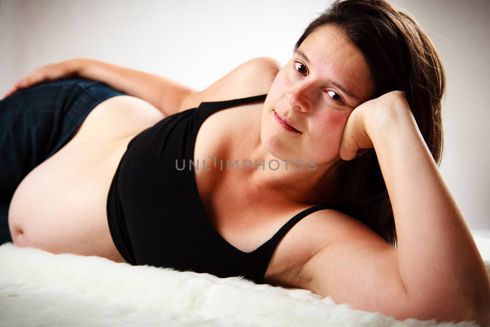 32 weeks pregnant woman lying on the floor