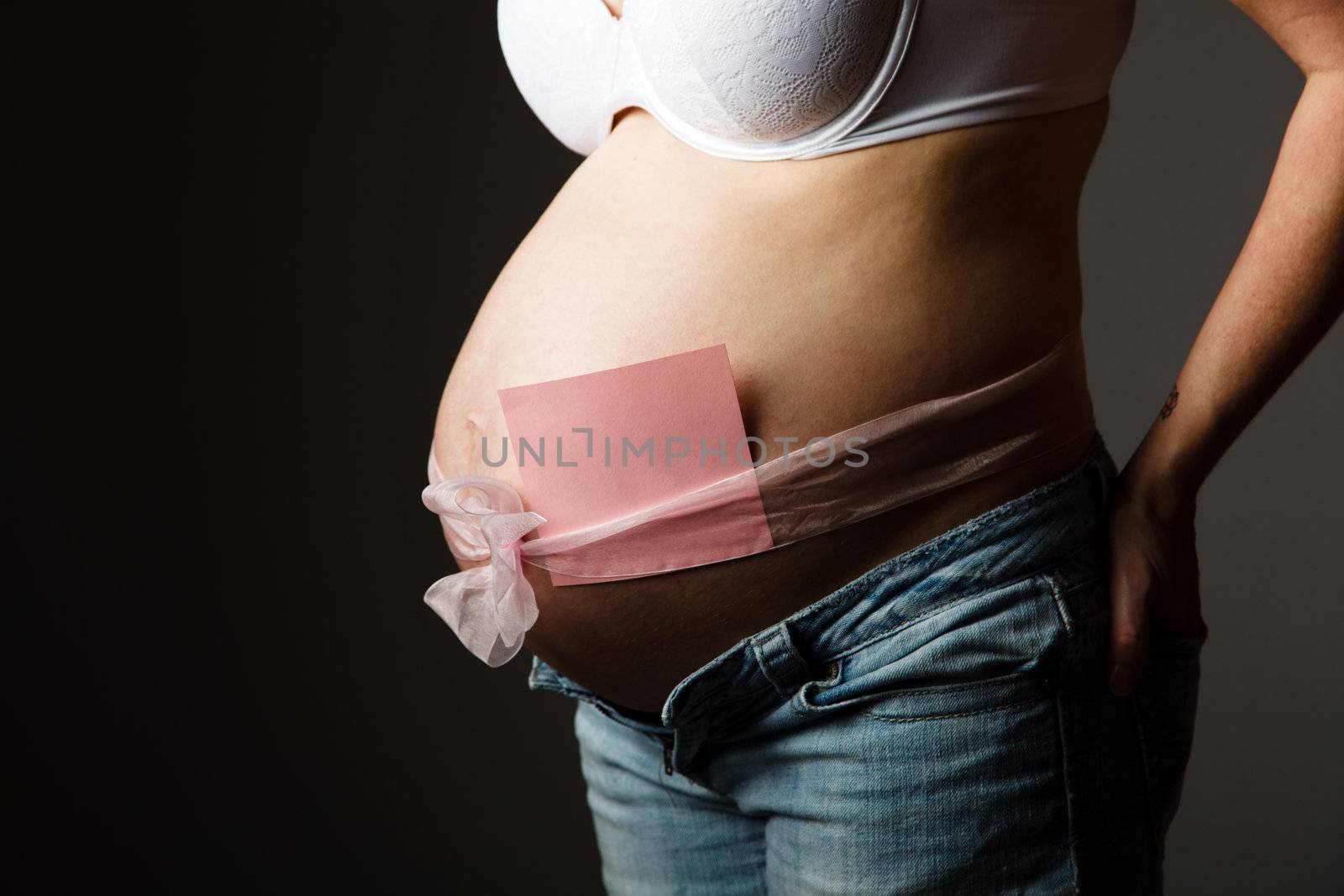 Pregnant woman torso with a note to write the name