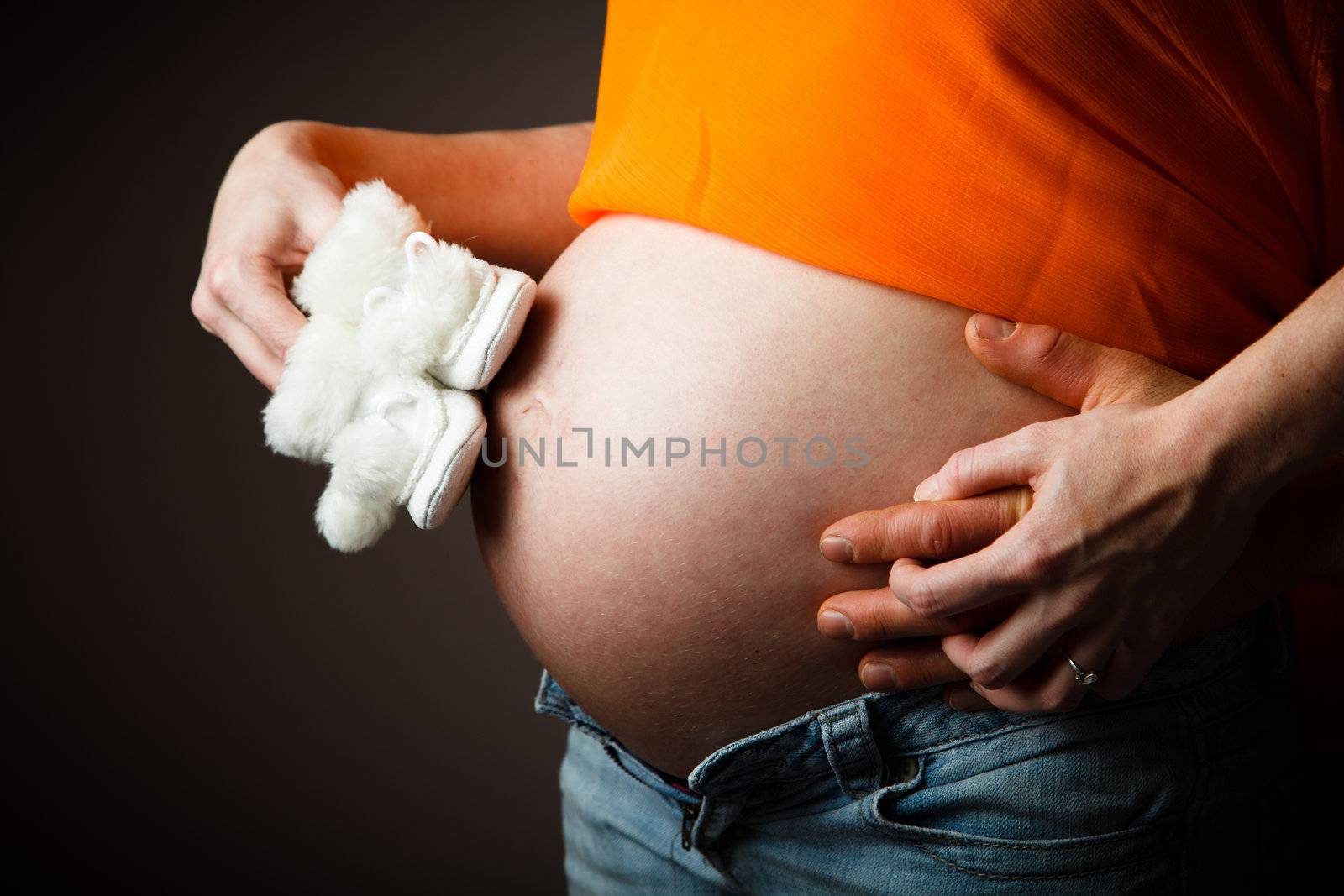 Pregnant woman torso by Talanis