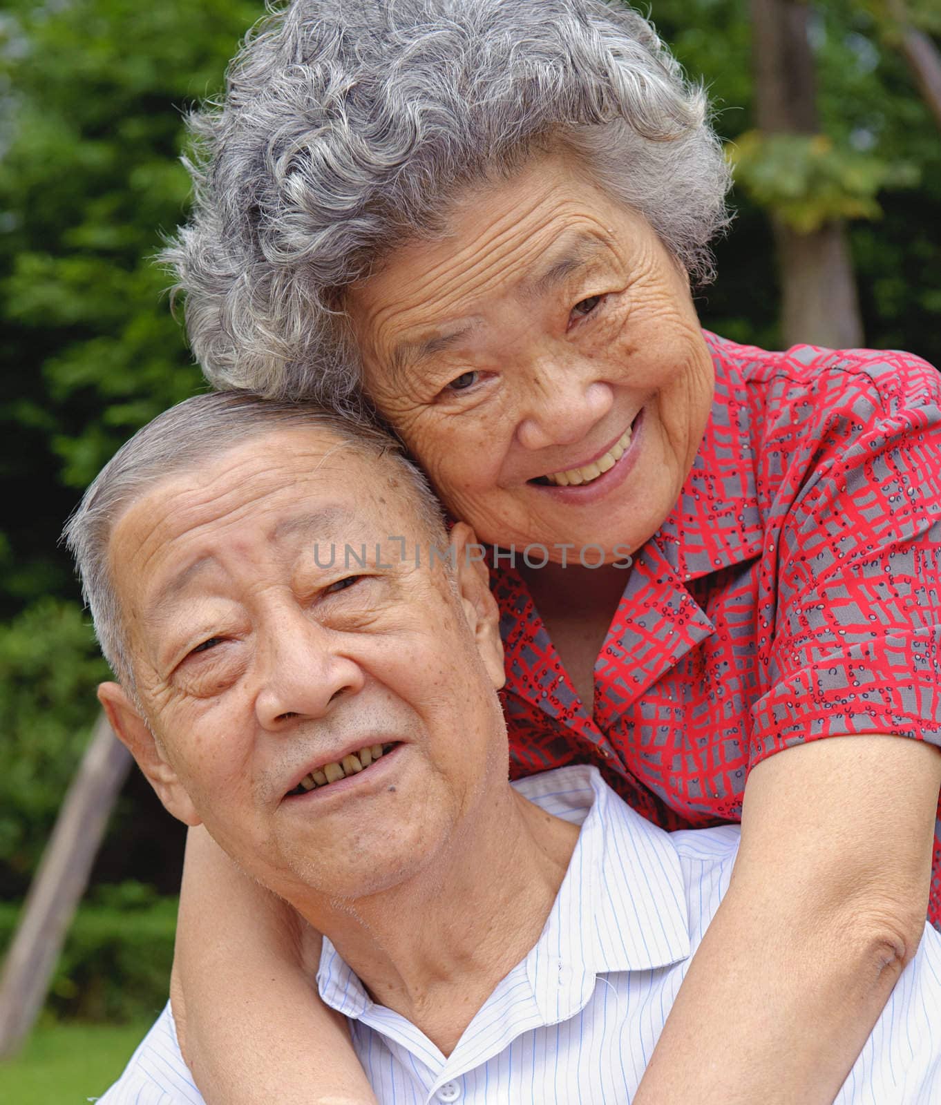 an intimate senior couple embraced