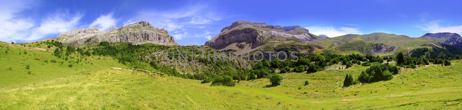 Bisaurin Pyrenees peak panoramic mountain landscape scenics Huesca Spain