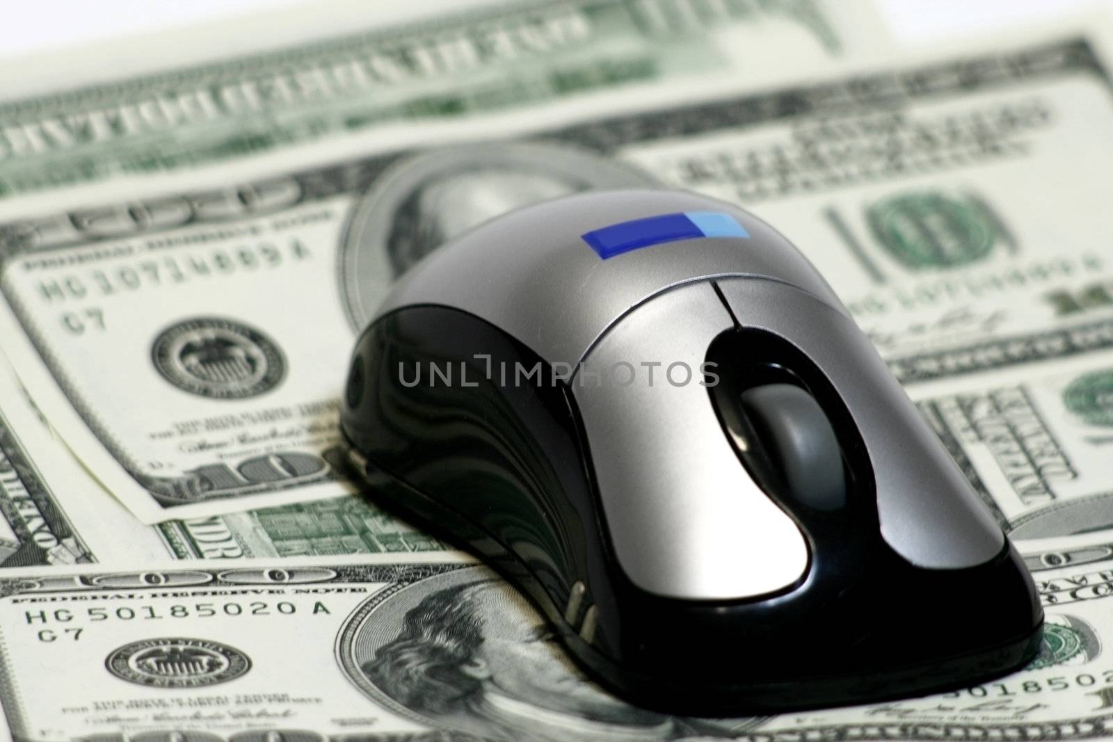 Hundred Dollar bank notes and mouse concept