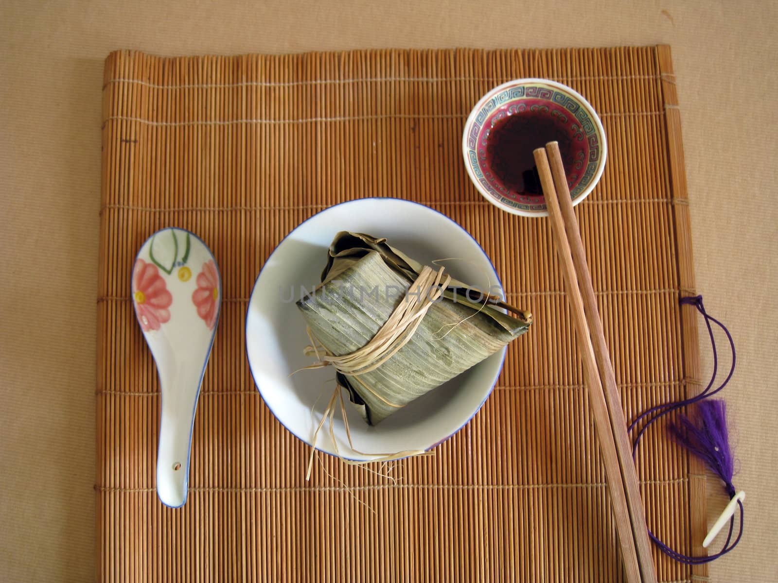 serving a food of glutinous rice wrapped in leaves for special occasion