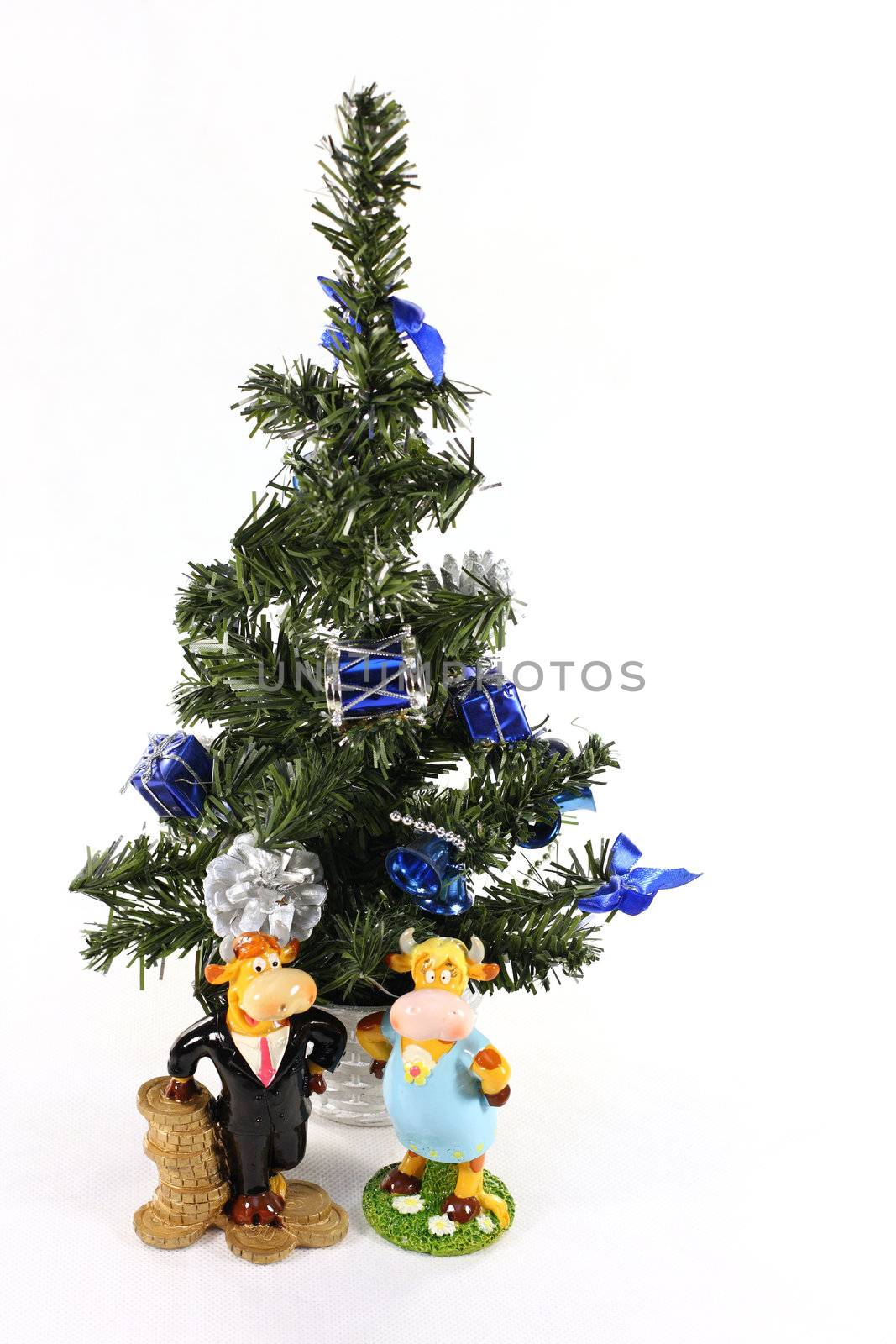 tree, holiday, cow, bull, money, finance, toys, tinsel, garland, ornament, decorate, new, year, christmas, winter, plant