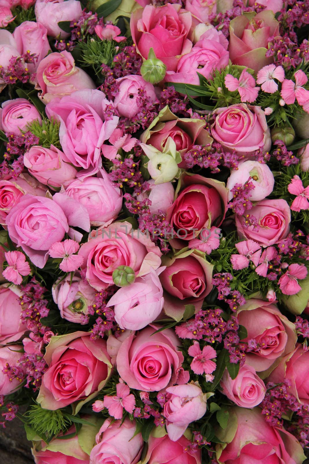 Floral arrangement in different shades of pink for a wedding