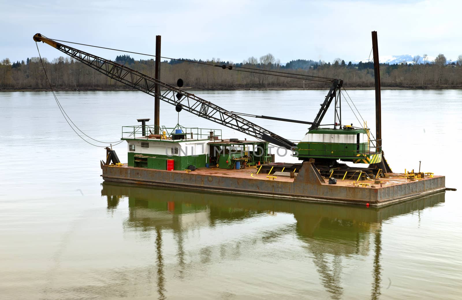 Floating barge and heavy duty crane, Suvie Island Oregon.