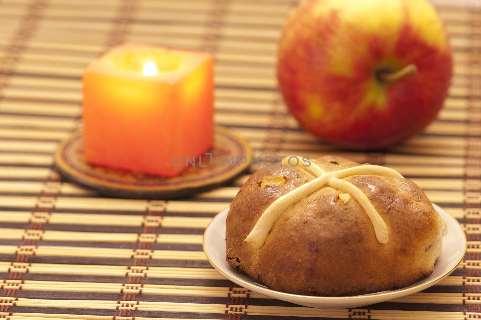 Cross bun with raisins and dried apricots by dred