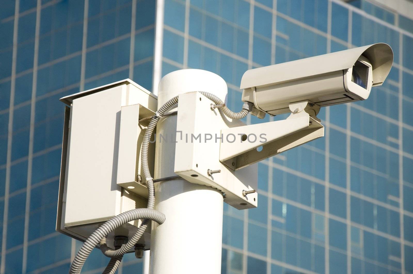 Independent security cameras in the city by joneshon