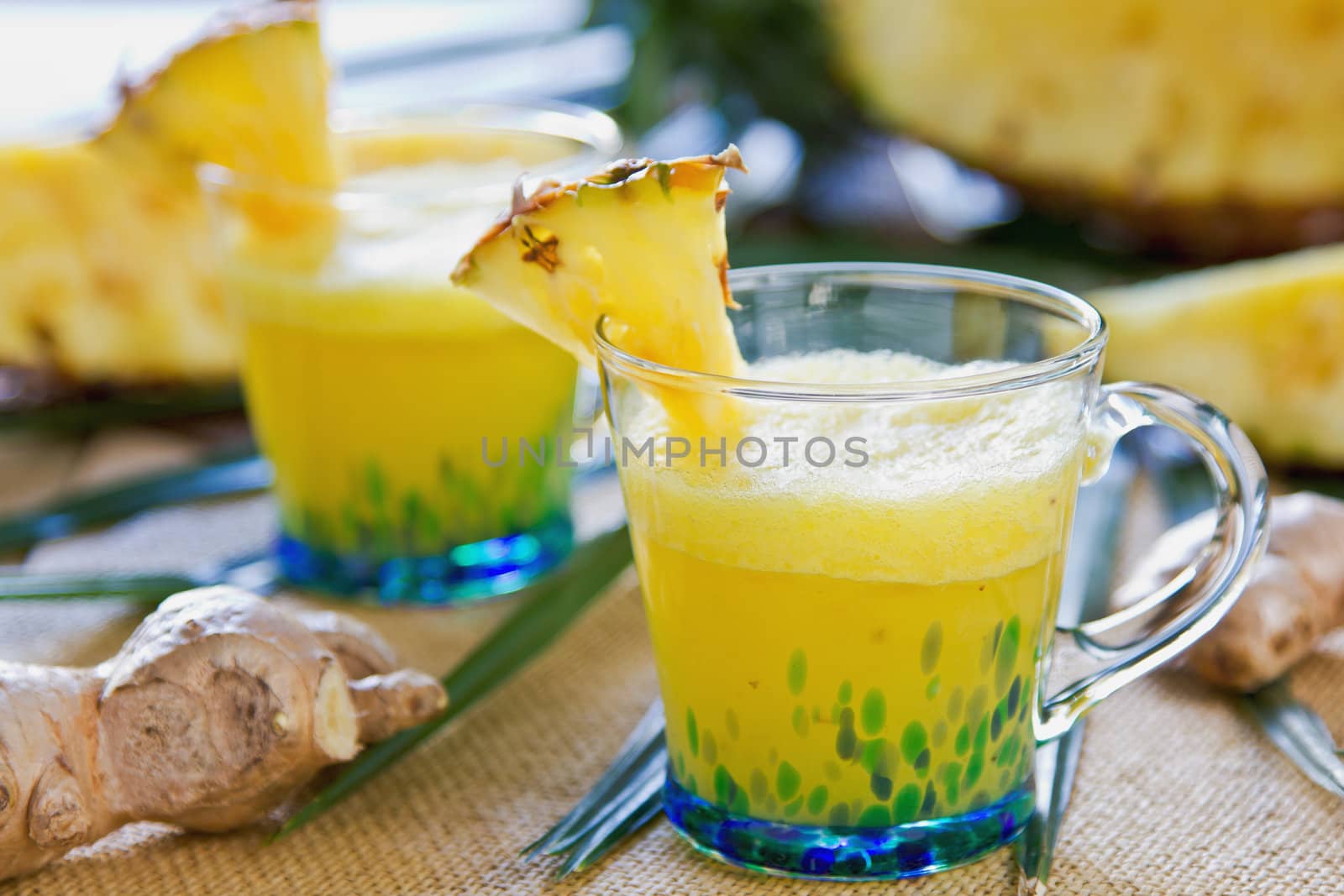 Pineapple with ginger juice by vanillaechoes