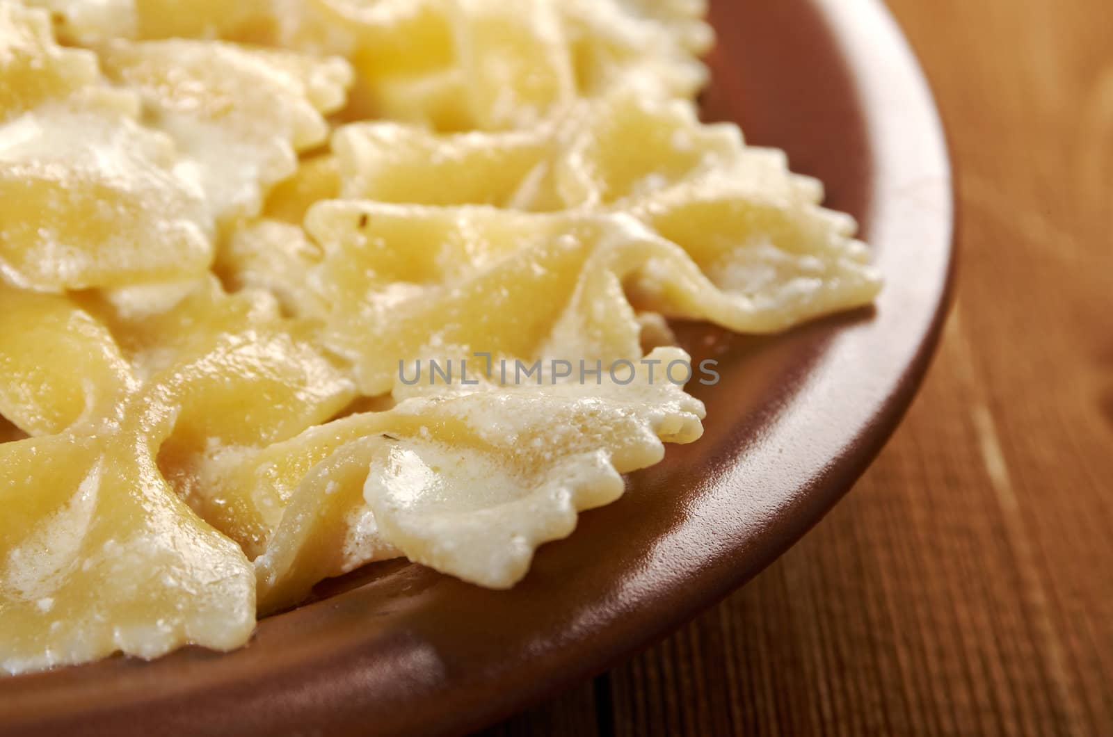 Farfalle pasta  by Fanfo