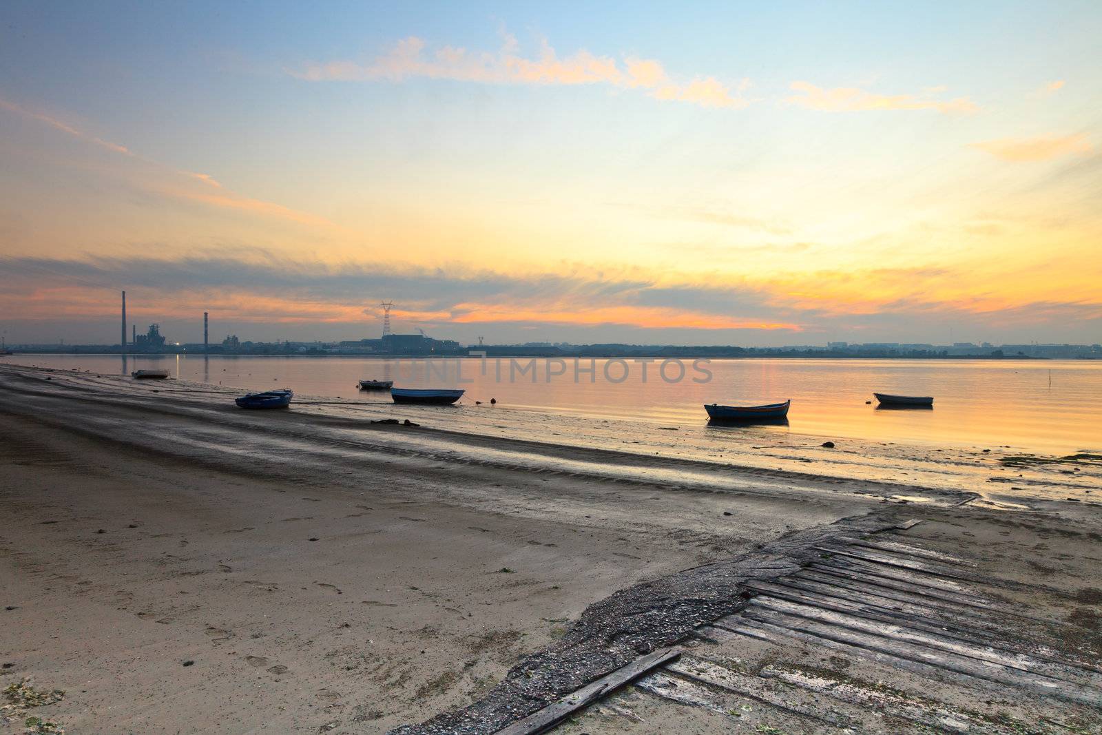 Winter sunset on the Tejo river.