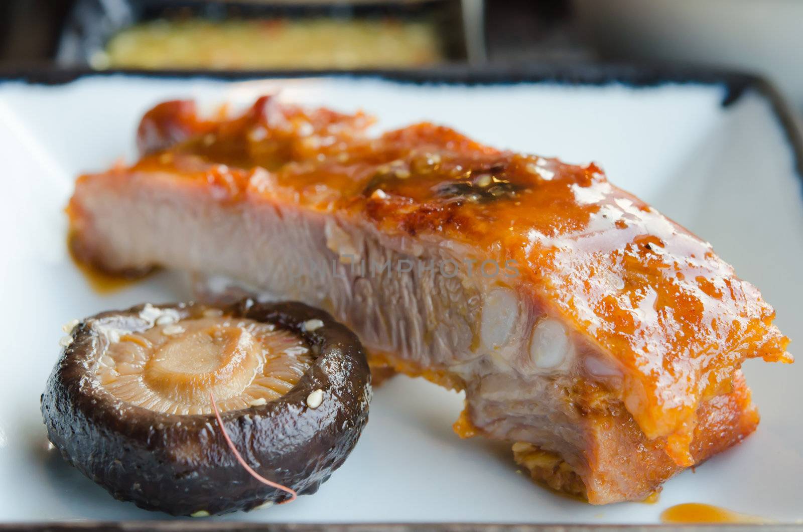 pork spare ribs with red sauce and mushroom