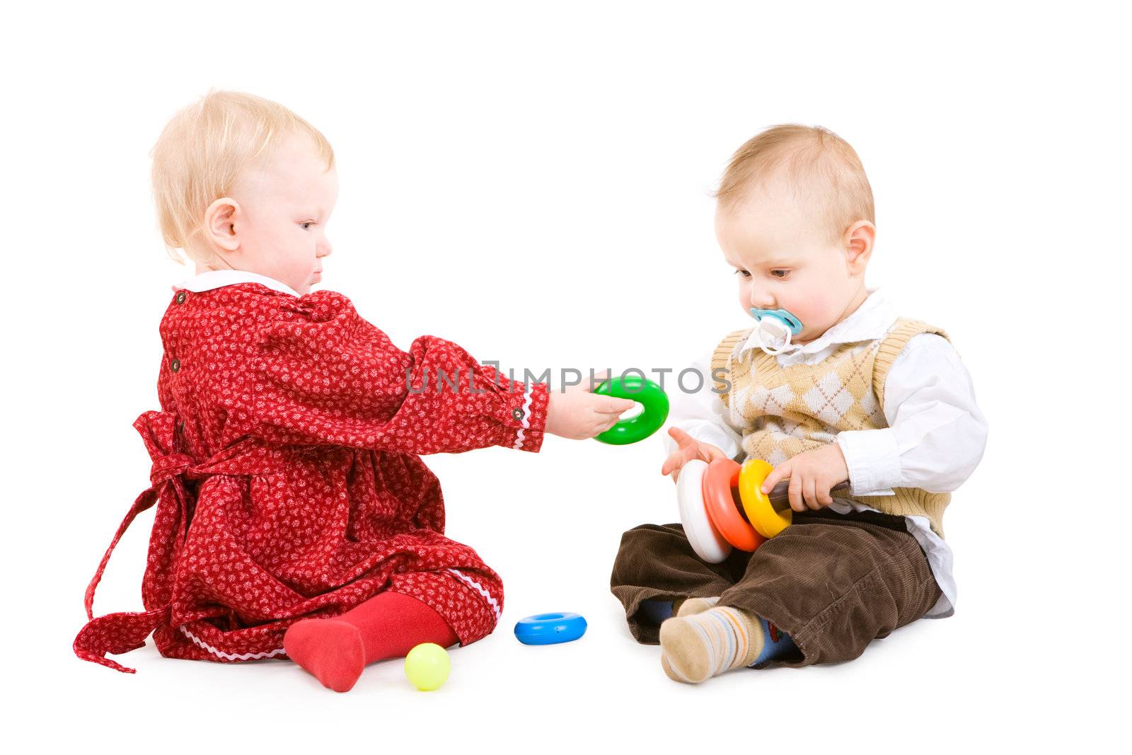 children play pyramide on the floor