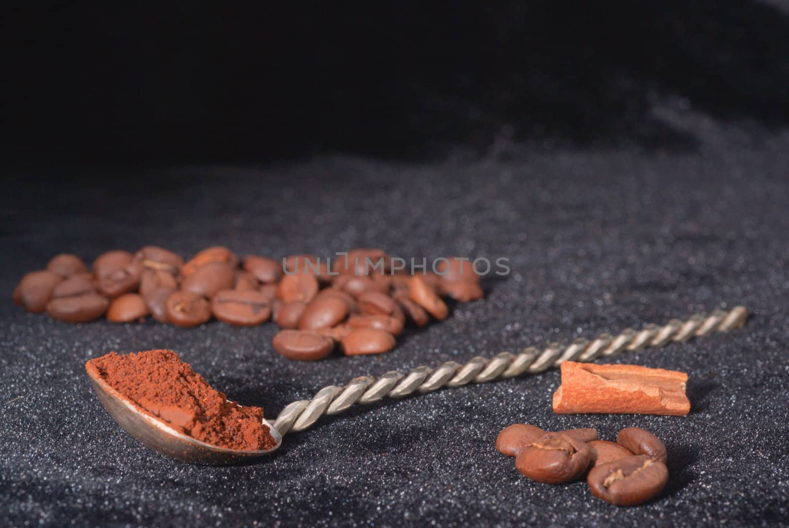 Beans coffee. Cinnamon- flavors of coffee