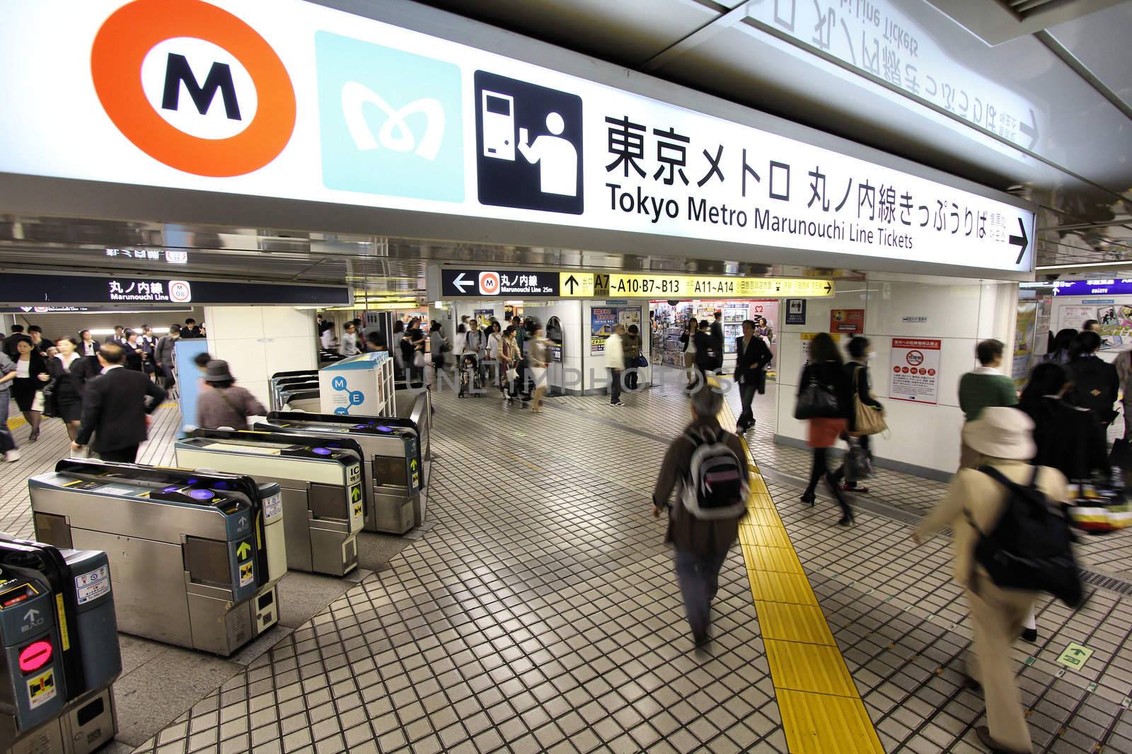 Tokyo Metro by tupungato