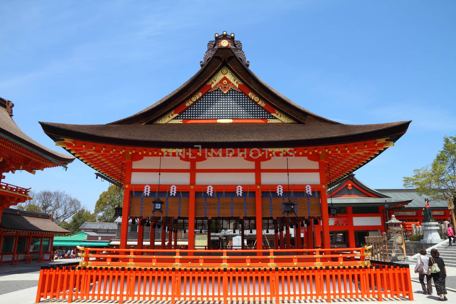 Fushimi Inari by tupungato
