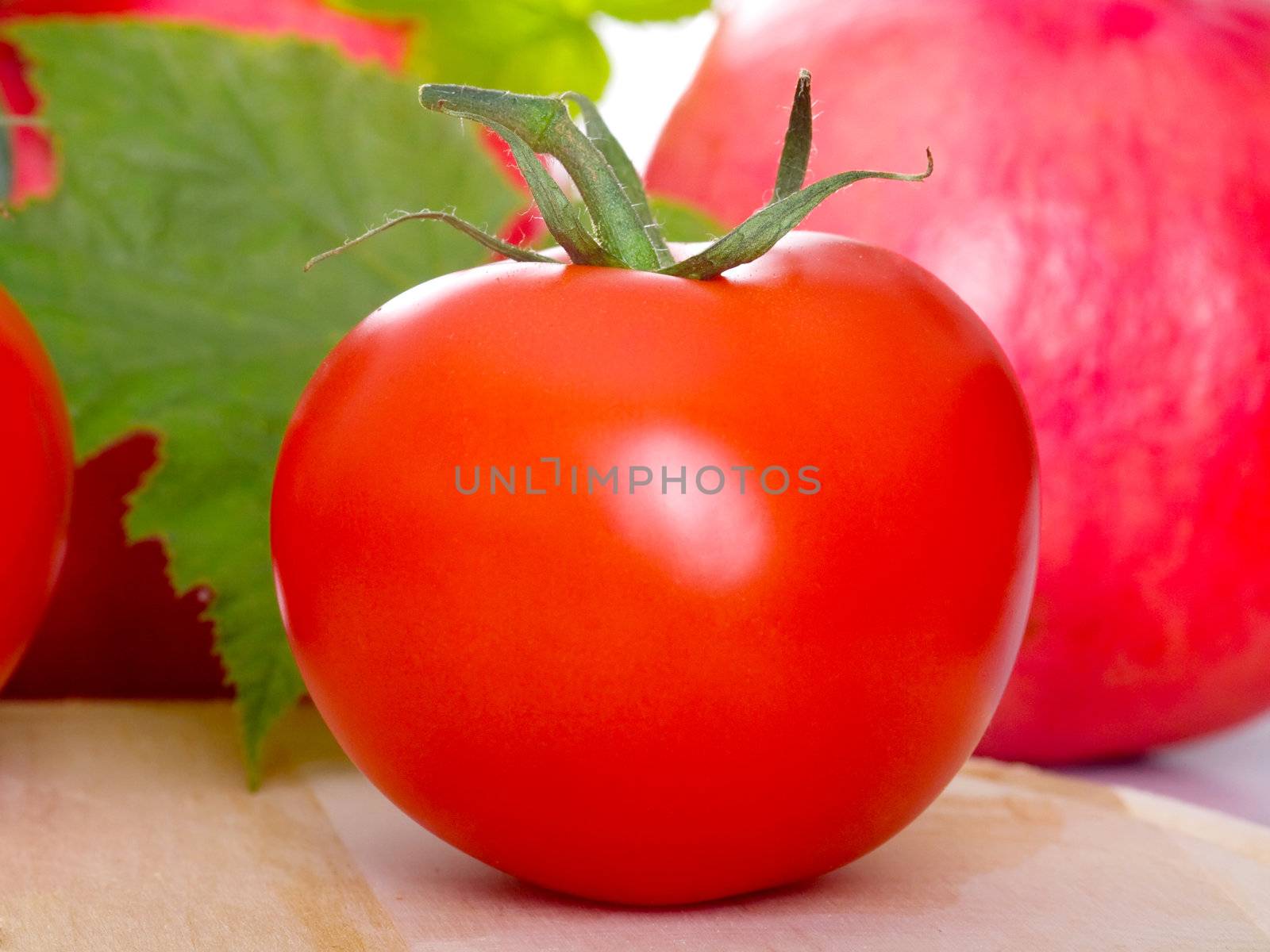 Red tomato by motorolka