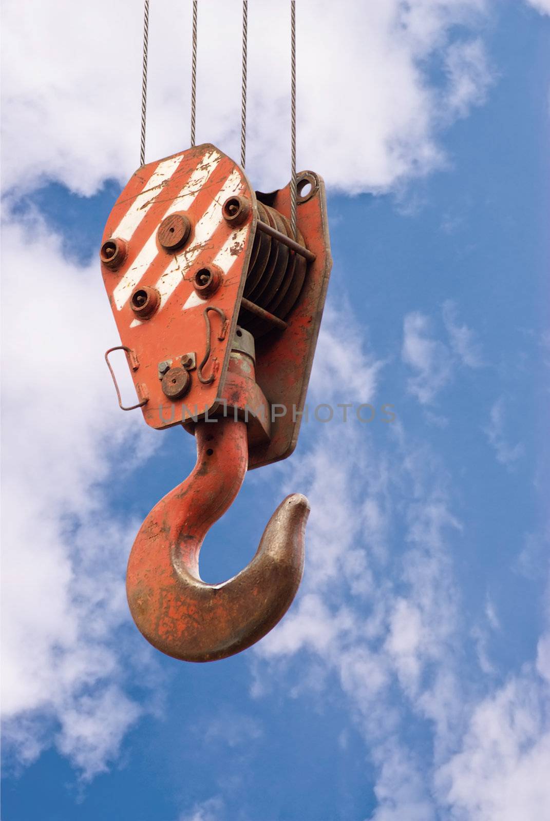 The cable and hook crane