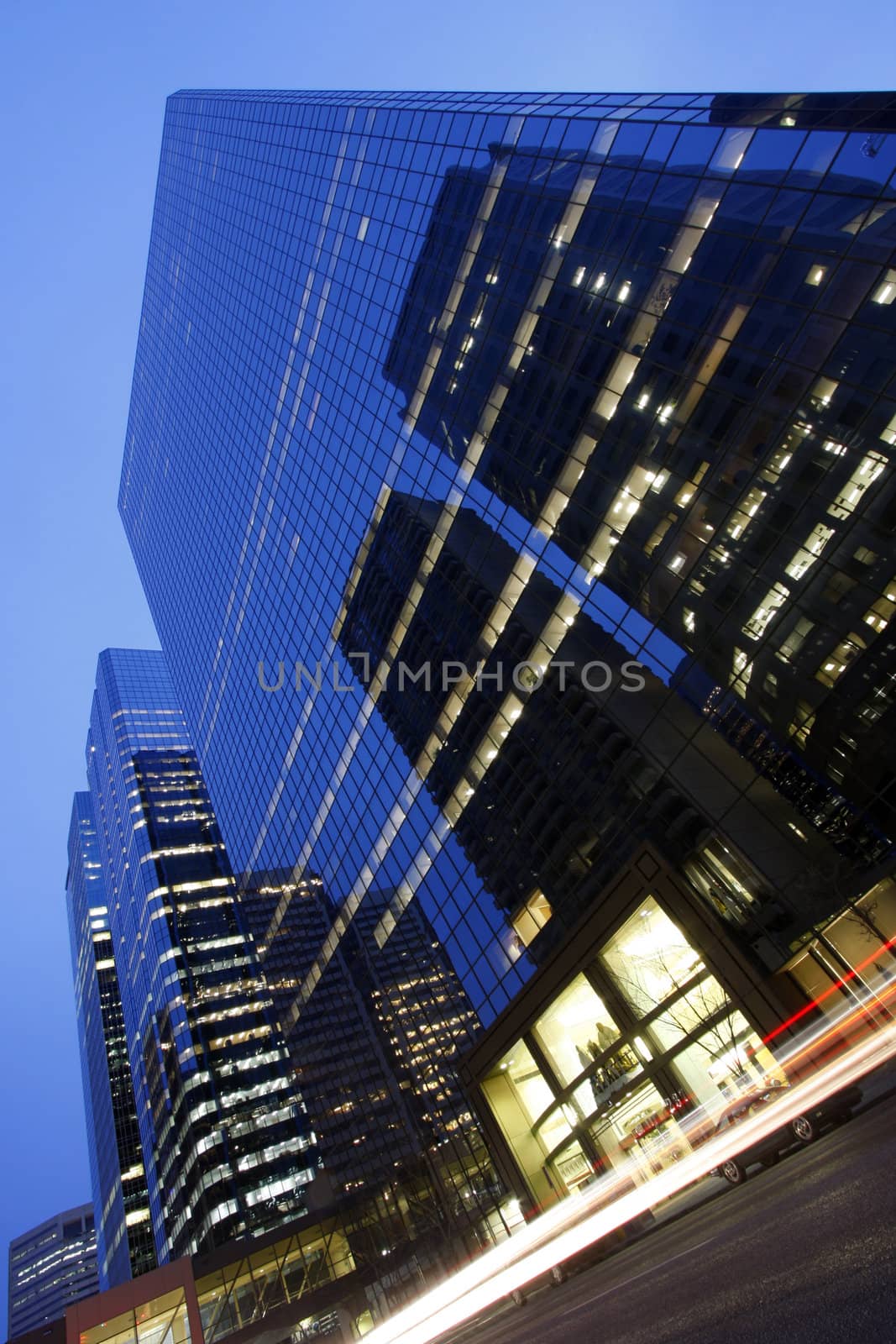 Modern urban architecture
Low Light photography   (LLP)
