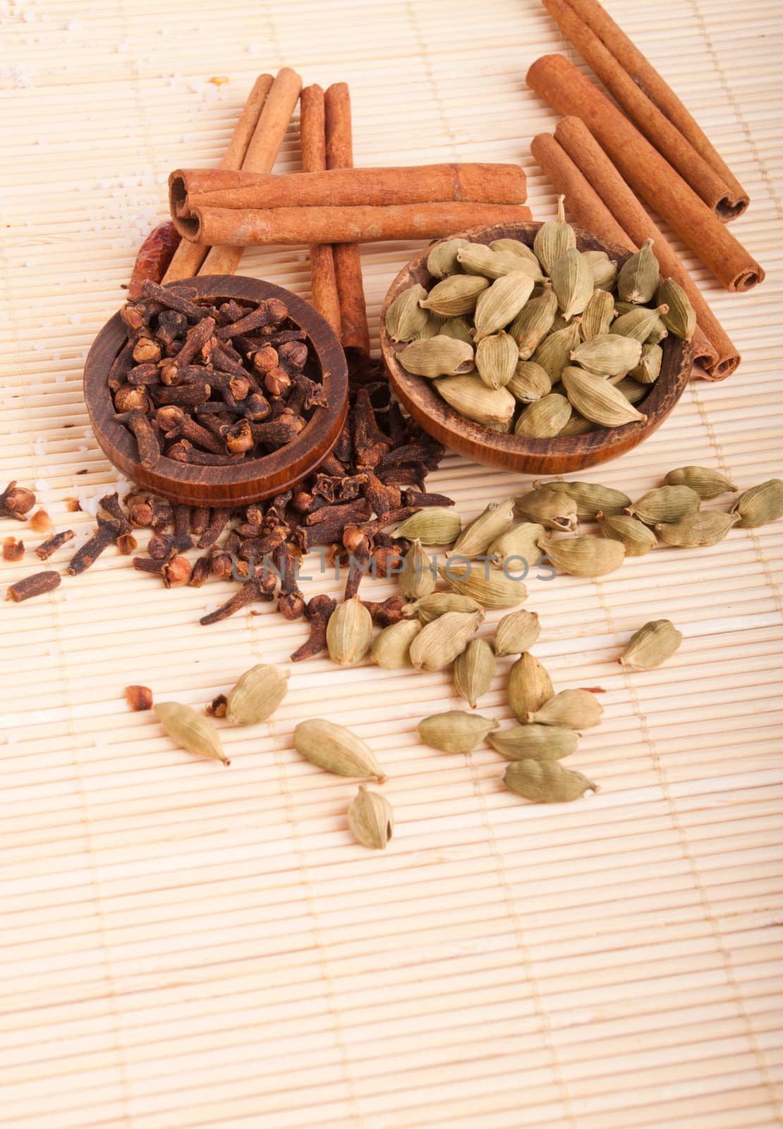 Cardamom pods and cloves by luissantos84